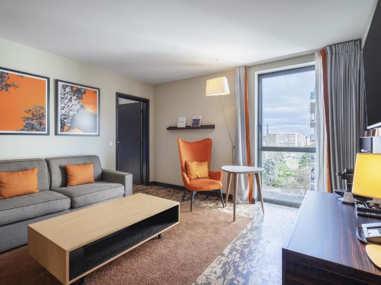 DoubleTree by Hilton Paris Boulogne - Tap to explore photos