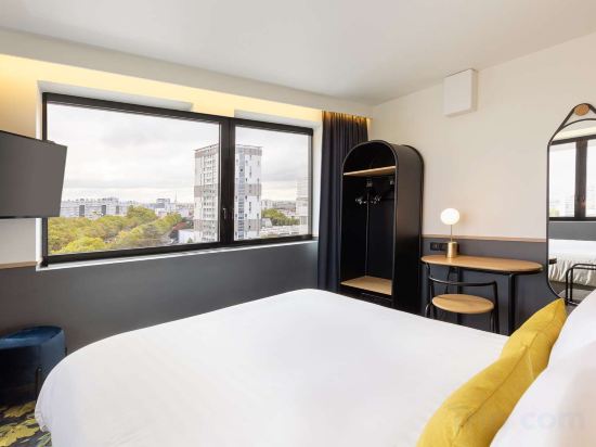 BEST WESTERN M-TREIZE PARIS ASNIERES - Tap to explore photos