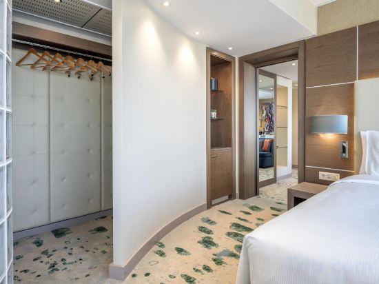 Hilton Geneva Hotel & Conference Centre Room Type - One-Bedroom King Suite with Terrace Hilton Geneva Hotel & Conference Centre Room Type - One-Bedroom King Suite with Terrace