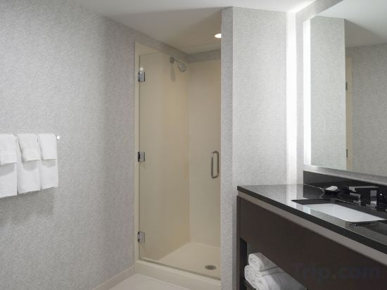Residence Inn Boston Logan Airport/Chelsea - Tap to explore photos