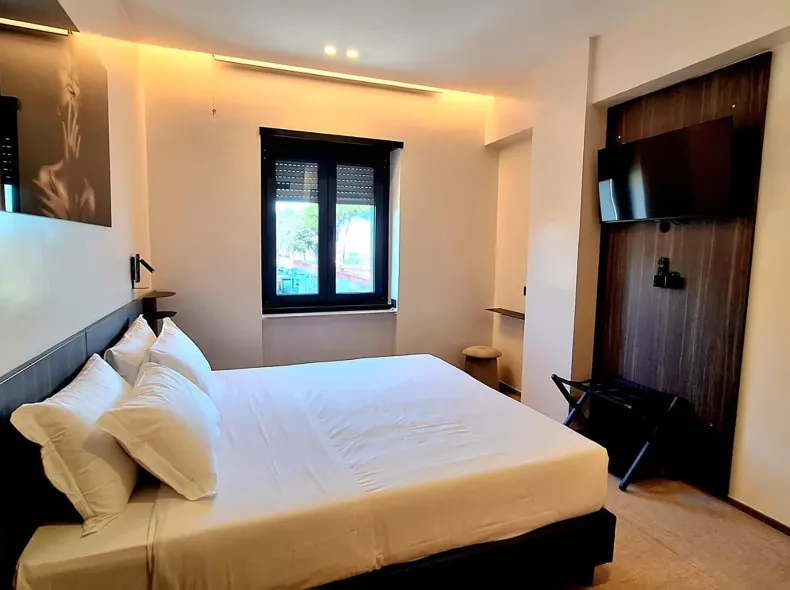 Hotel Revolution