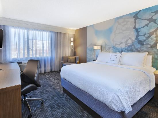 Courtyard by Marriott Secaucus Meadowlands Room Type - Room, 1 King Bed with Sofa bed