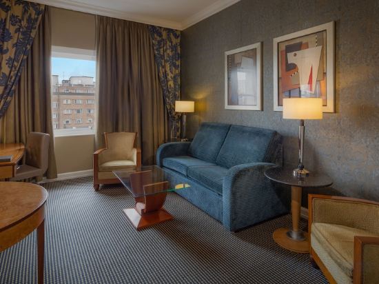 Hilton London Paddington Room Type - Queen Suite with Lounge Access