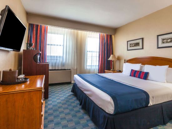Ramada by Wyndham Jersey City Room Type - King Room - Non-Smoking