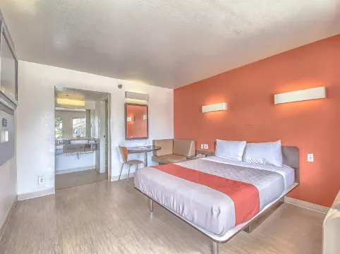 Motel 6 San Antonio, TX Six Flags Fiesta TX/La Cantera Area