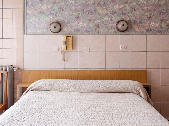 Hôtel de la Comète Room Type - Comfort Double Room