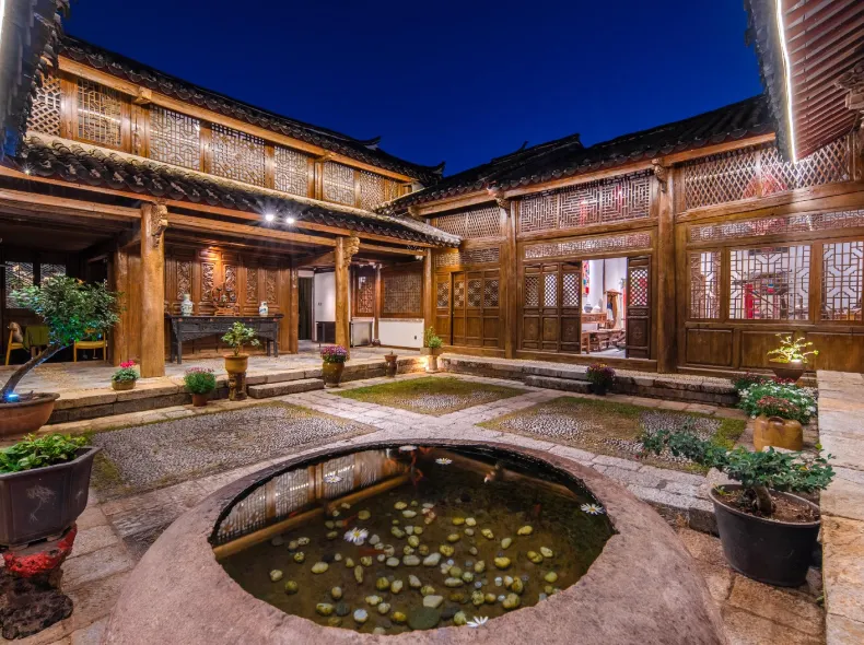 Blossom Hill Old Town of Lijiang Zhiyi