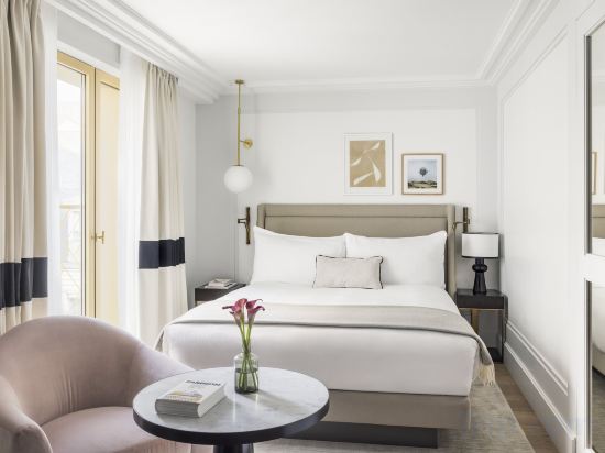 Kimpton St Honore Paris, an IHG Hotel Room Type - Essential King Room