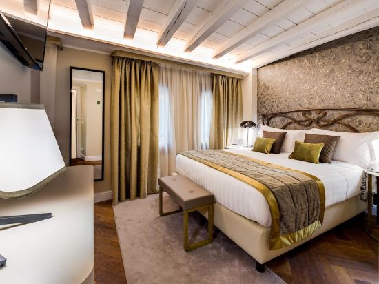 CHC Continental, BW Premier Collection Room Type - Superior Queen Room