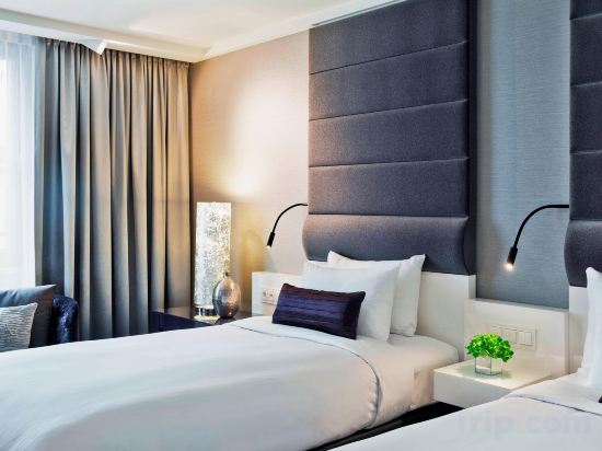 Renaissance Wien Hotel by Marriott - Tap to explore photos