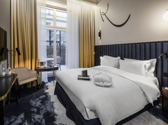 CENTURY OLD TOWN MGALLERY Room Type - Classic Queen Room