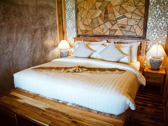 Phi Phi Phu Chalet Resort Room Type - Family Bungalow