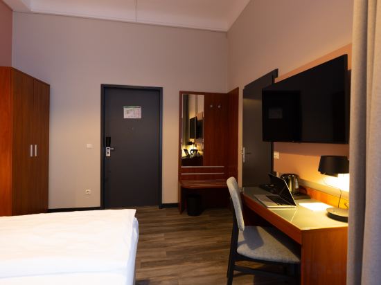 Garner Hotel Hamburg St. Georg by IHG Room Type - Premium King Room with Single Sofa Bed
