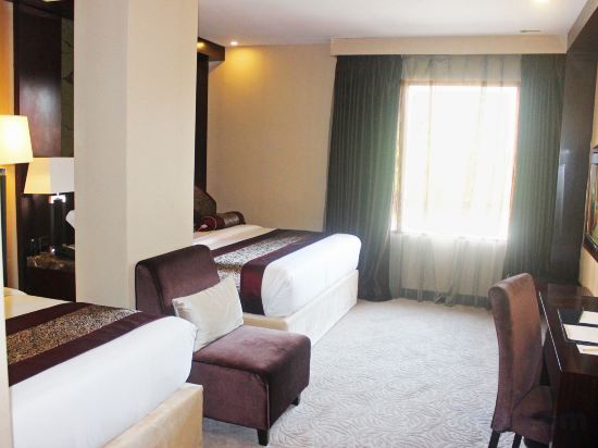 Royale Signature Hotel Room Type - Deluxe Triple Room Royale Signature Hotel Room Type - Deluxe Triple Room