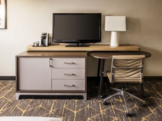 Holiday Inn Santa Ana Orange County Airport - Tap to explore photos