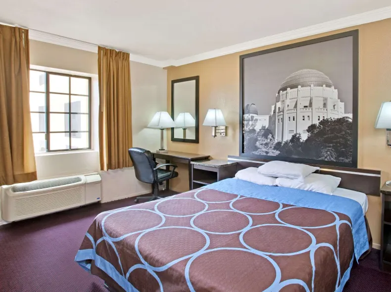 Super 8 by Wyndham Hollywood/La Area