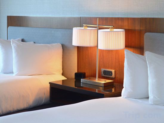 DoubleTree by Hilton Newark-Fremont Room Type - 2 DOUBLE BEDS MOBILITY/HEARING ACCESS TUB