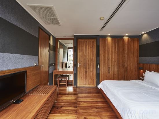 LUXX Langsuan Hotel Room Type - Suite L