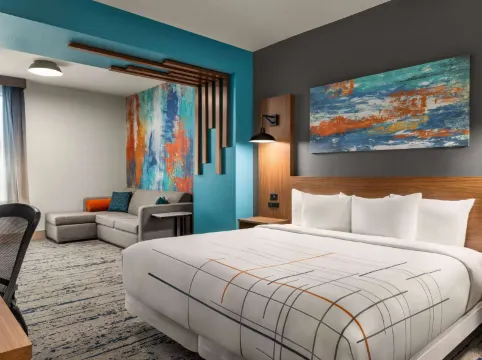 La Quinta Inn & Suites by Wyndham Austin South