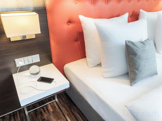 Garner Hotel Berlin - Mitte by IHG Room Type - Premium Queen Room with Kitchenette Garner Hotel Berlin - Mitte by IHG Room Type - Premium Queen Room with Kitchenette