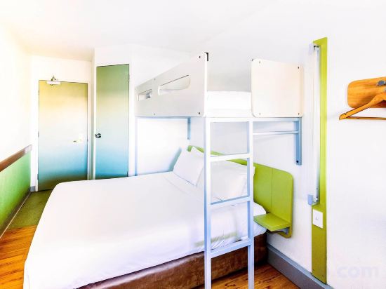 ibis Budget Campbelltown Room Type - Standard Room with 2 King Single Beds and 1 Overhead Single Bunk