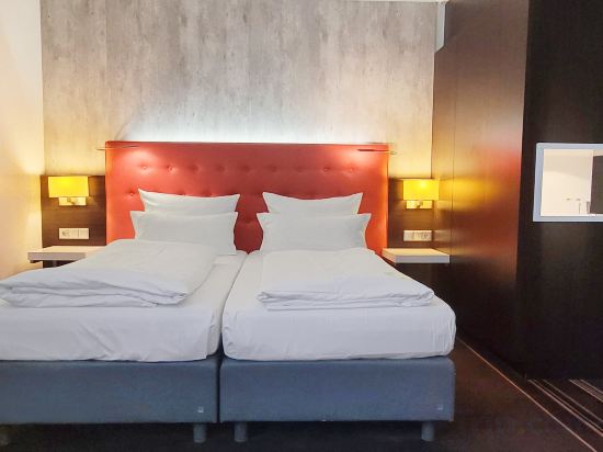 Garner Hotel Berlin - Mitte by IHG Room Type - Premium Twin Room with Kitchenette Area Garner Hotel Berlin - Mitte by IHG Room Type - Premium Twin Room with Kitchenette Area