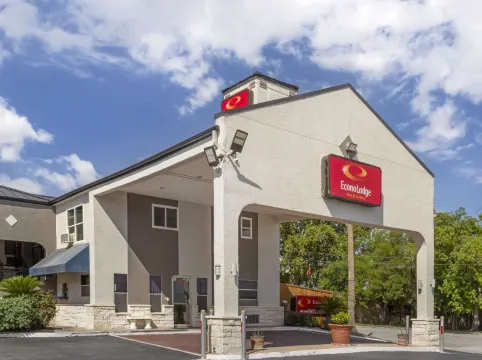 Econo Lodge Inn & Suites Near Lackland AFB