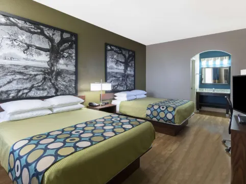 Super 8 by Wyndham San Antonio Near Fort Sam Houston