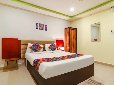 FabHotel Broholic Suites - Nr Jntu