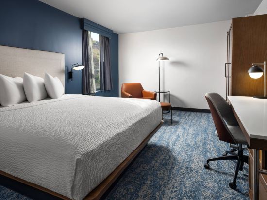 Courtyard by Marriott San Diego Mission Valley/Hotel Circle - Tap to explore photos
