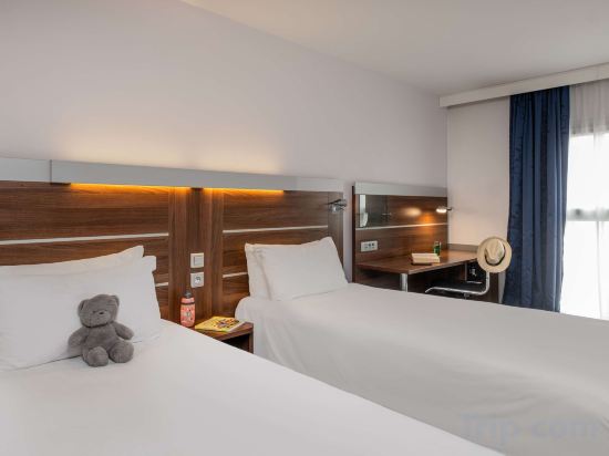 Novotel Marseille Centre Gare Room Type - Standard Room with Two Single Beds