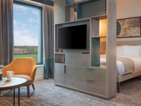 STAYBRIDGE SUITES LONDON-HEATHROW BATH ROAD Room Type - King Studio Suite