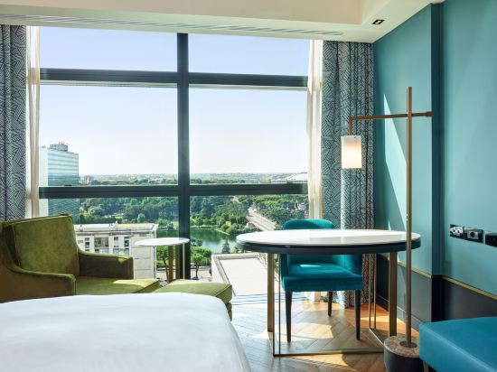Hilton Rome Eur La Lama Room Type - Executive King Room - Lounge Access Hilton Rome Eur La Lama Room Type - Executive King Room - Lounge Access