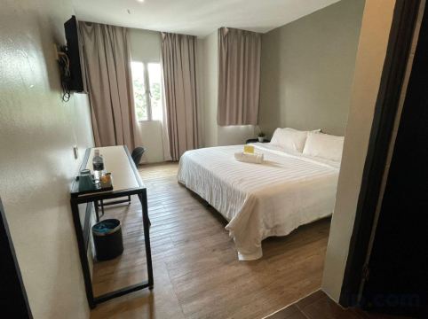 Chariton Hotel Butterworth Room Type - Standard King Room