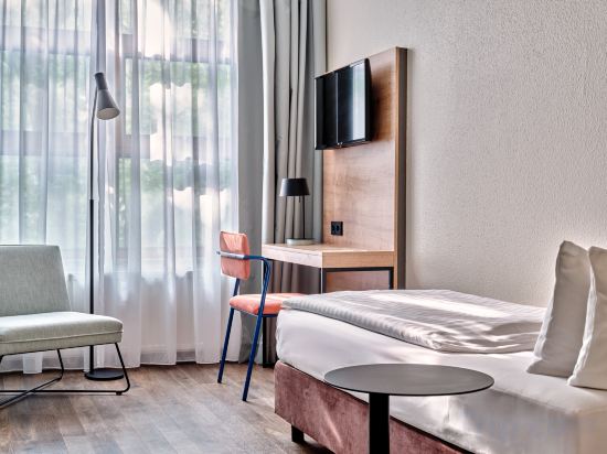 Garner Hotel Berlin - Schöneberg by IHG Room Type - Premium Room With 3 Single Beds
