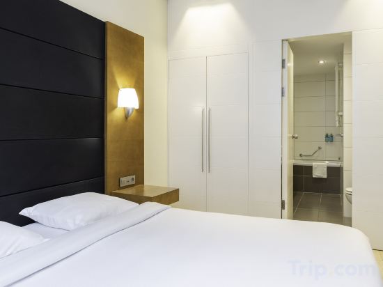 B-aparthotel Grand Place Room Type - Street Side Apartment Quadruple