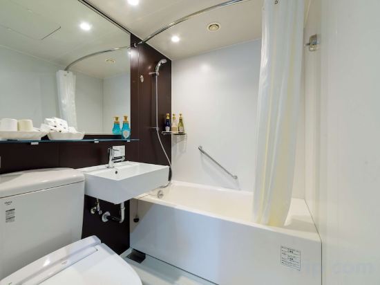SureStay Plus Hotel by Best Western Shin-Osaka - Tap to explore photos