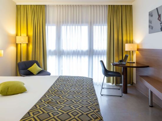 Hotel Mercure Graz City Room Type - Standard Room with one double bed or twin beds Hotel Mercure Graz City Room Type - Standard Room with one double bed or twin beds