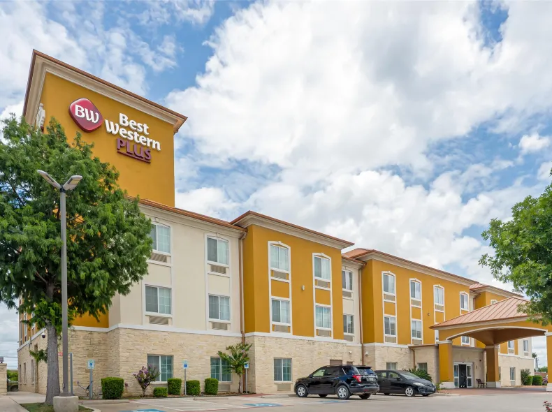 Best Western Plus San Antonio East Inn  Suites