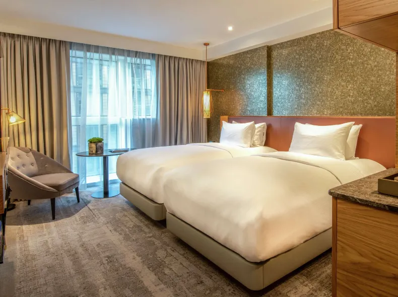 Lincoln Plaza London, Curio Collection by Hilton