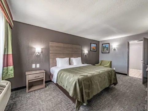 Quality Inn I-10 East Near Frost Bank Center