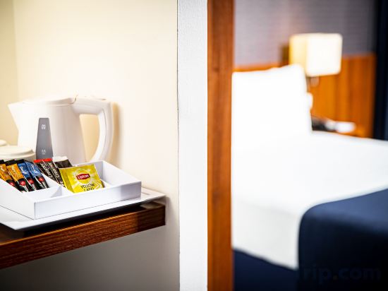 Holiday Inn Express ROTTERDAM - CENTRAL STATION Room Type - Standard Double Room with City View Holiday Inn Express ROTTERDAM - CENTRAL STATION Room Type - Standard Double Room with City View