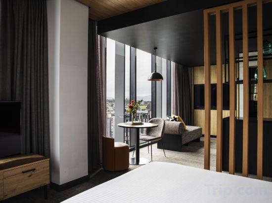 Movenpick Hotel Hobart Room Type - Nipaluna Suite City Views with 1 King Bed