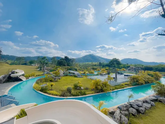 จูปิเตอร์ เทรวี่ รีสอร์ต แอนด์ สปา โรงแรมใน