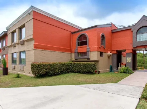 Quality Inn & Suites I-35 Near Frost Bank Center