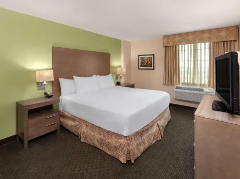 La Quinta Inn & Suites by Wyndham San Antonio Medical Ctr NW