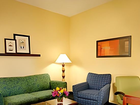 SpringHill Suites by Marriott Dulles Airport - Tap to explore photos