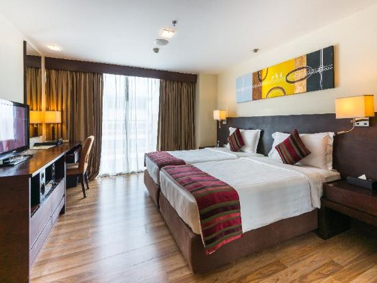 Lohas Hotel Sukhumvit 2 - Tap to explore photos