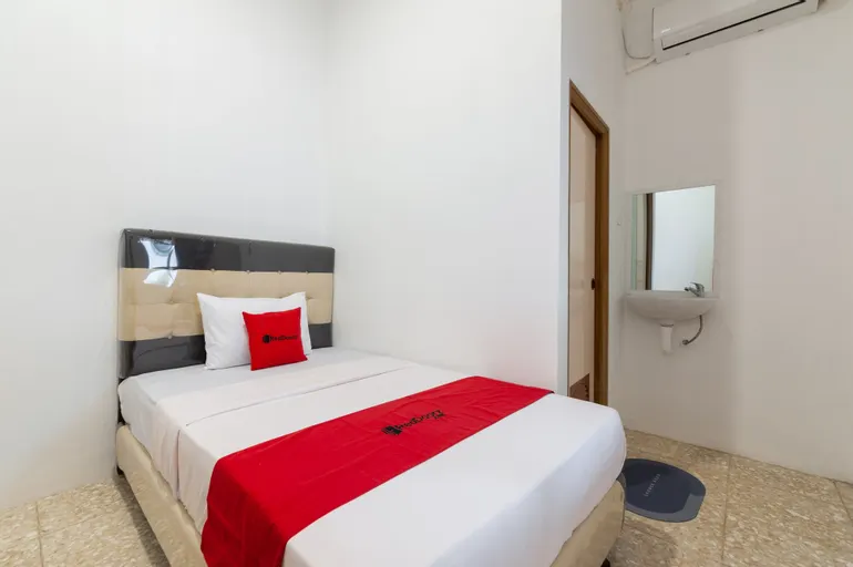 RedDoorz @ Kemang Dalam