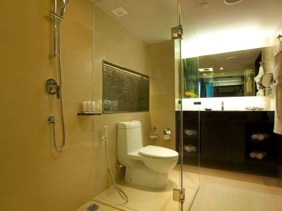 Le Meridien Phuket Beach Resort - Tap to explore photos